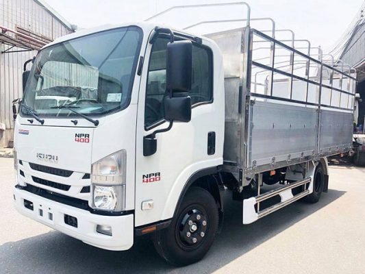 Bảo dưỡng xe tải Isuzu.