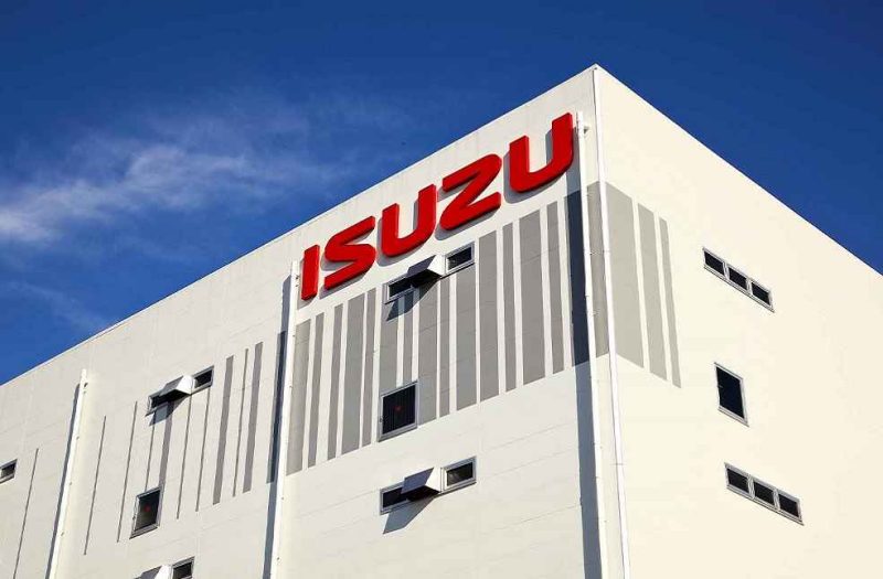 Động cơ xe tải Isuzu.